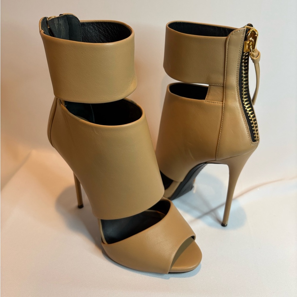 Giuseppe Zanotti High Heel Sandal - Picture 3 of 10